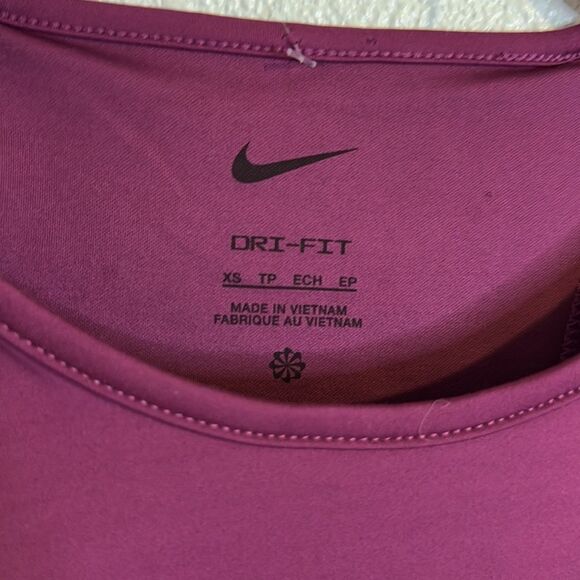 NWT- NIKE-Women's Dri-fit Stealth Evaporation City Ready Long-sleeve-Red-Size XS - Picture 4 of 10